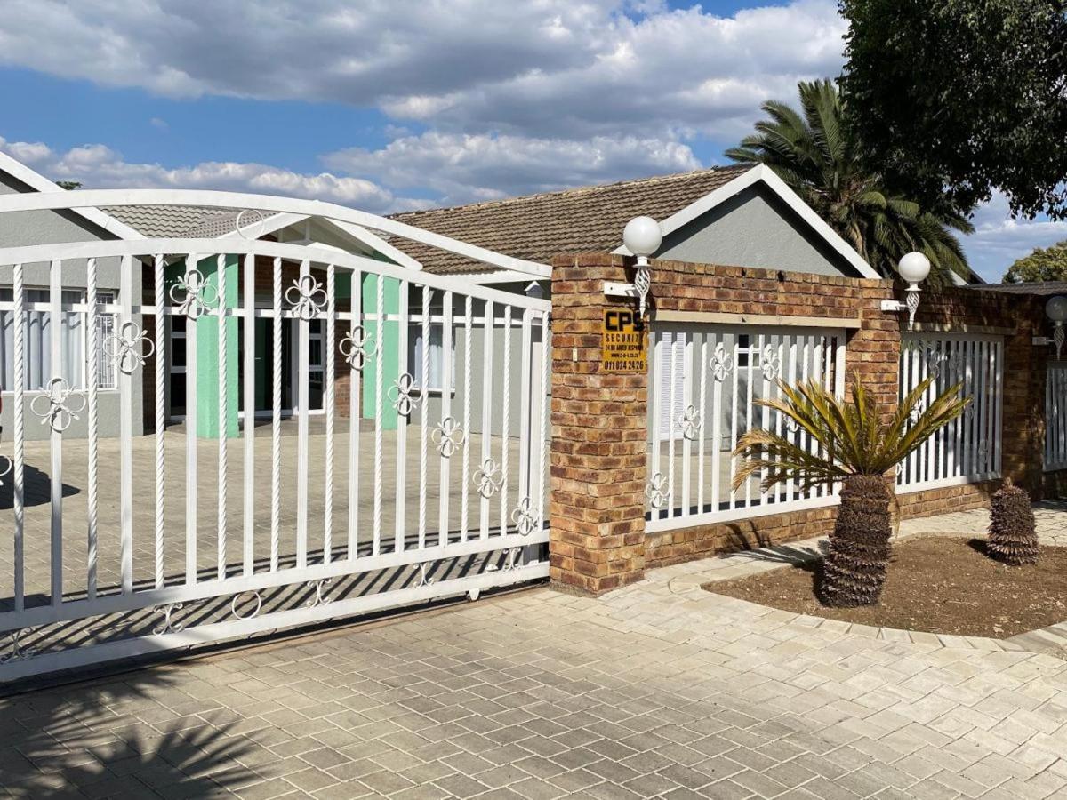 Staysure Guesthouse Alberton Exterior foto